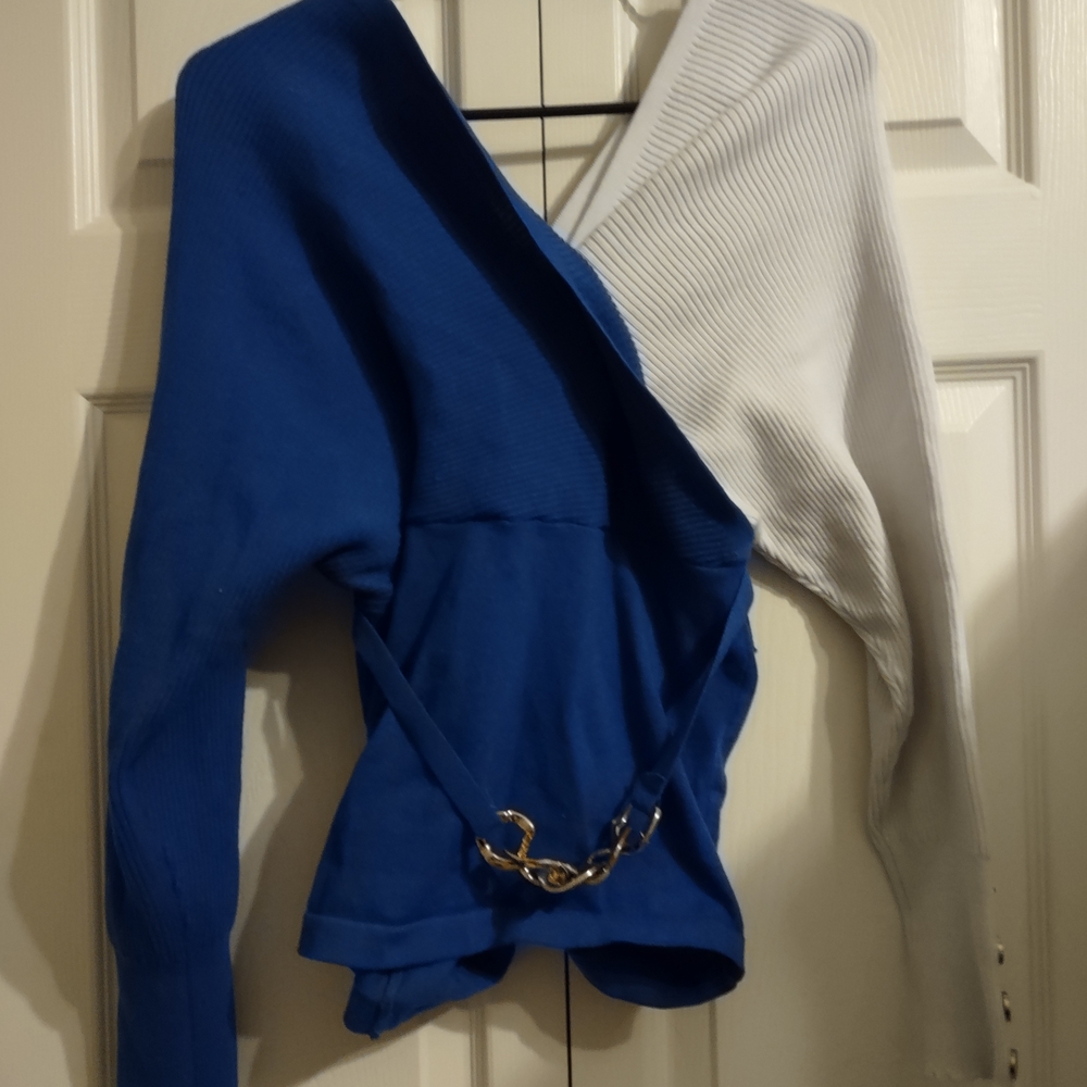 Chic Off-the-Shoulder Blue and White Sweater